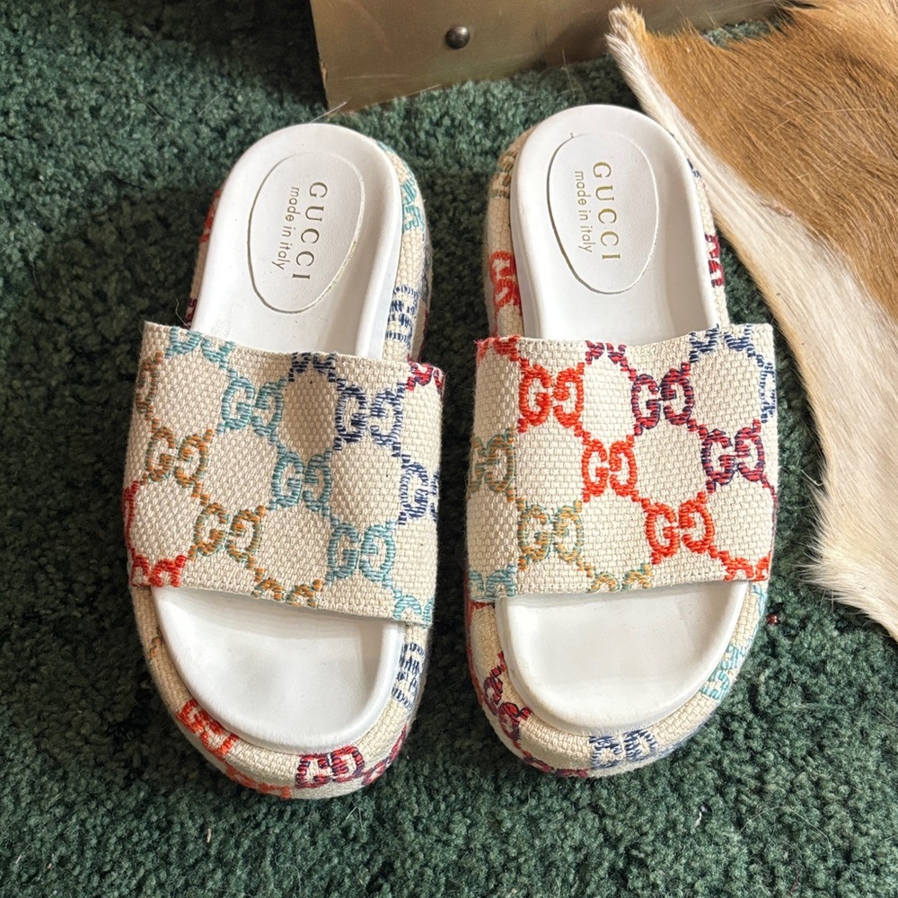 G Platform Slides with Multicolor Logo
